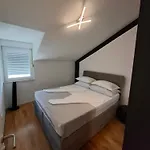 Tin * Kastela