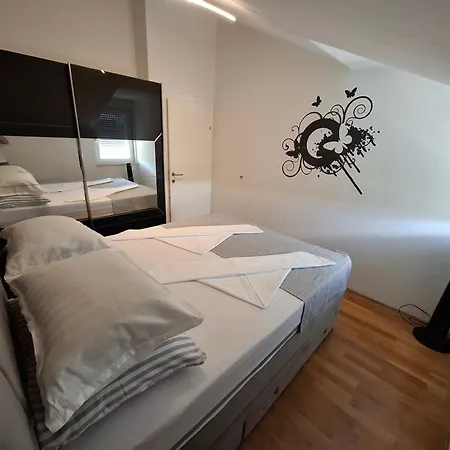 Tin Apartman *